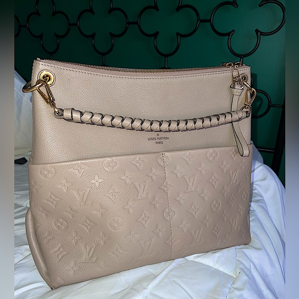 Louis Vuitton TURTLEDOVE maida hobo m emp. Tour bag